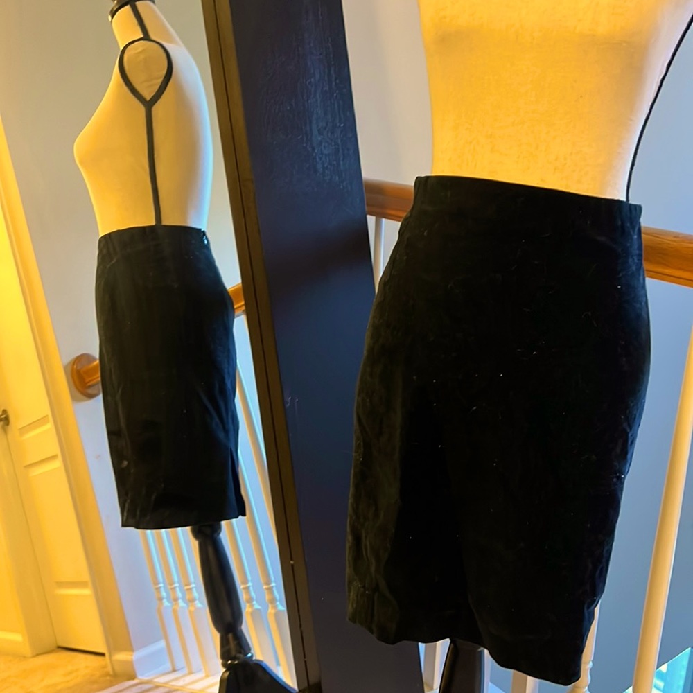 Ann Taylor | Black velvet skirt